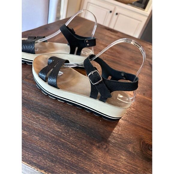 Black Fantasy comfort Sandals - Picture 3 of 8